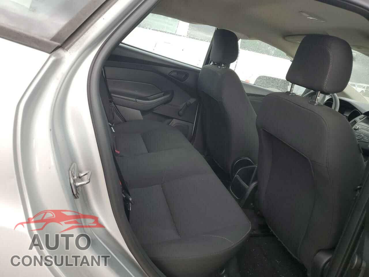 FORD FOCUS 2018 - 1FADP3E29JL308153
