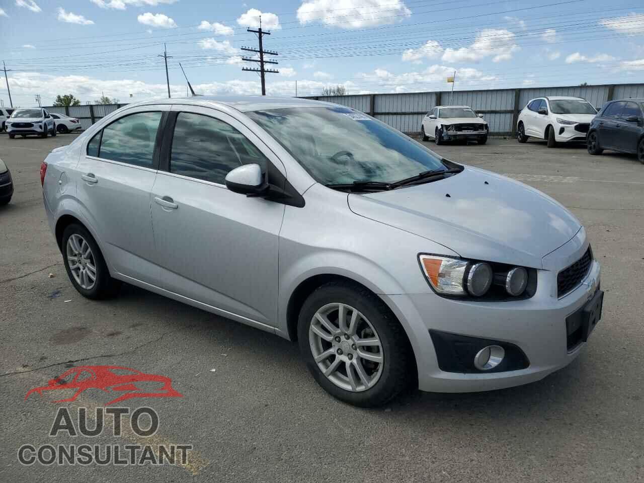 CHEVROLET SONIC 2013 - 1G1JC5SH4D4247332