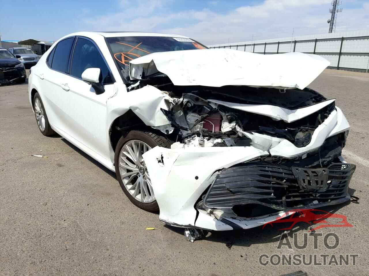 TOYOTA CAMRY 2018 - 4T1B21HK8JU005659