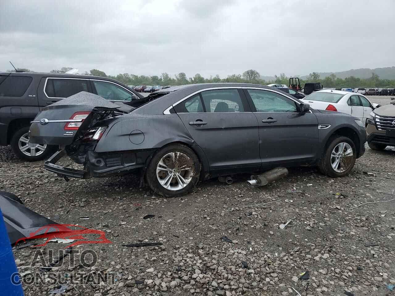FORD TAURUS 2017 - 1FAHP2E88HG106391