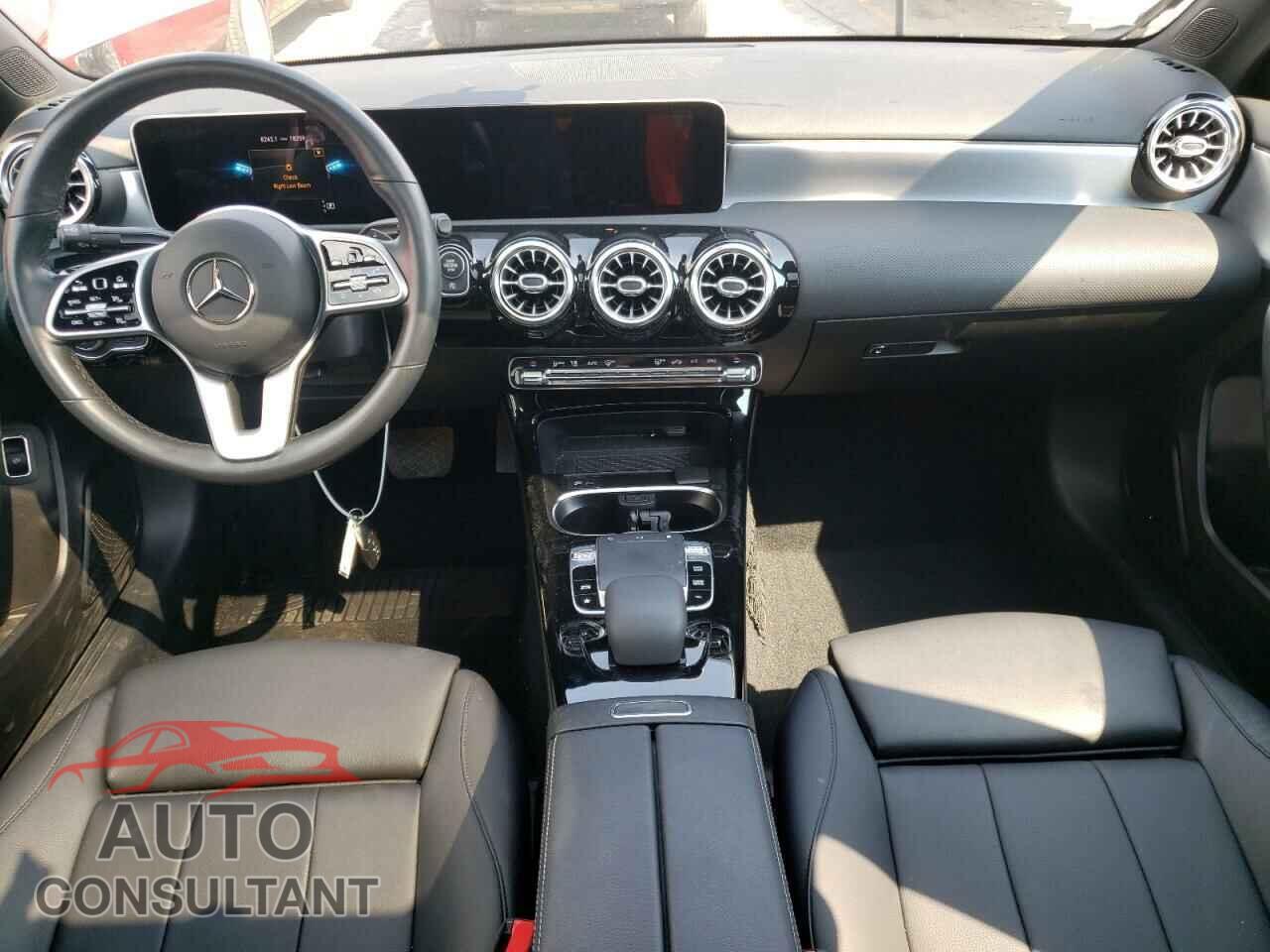 MERCEDES-BENZ A-CLASS 2019 - WDD3G4FB2KW025240