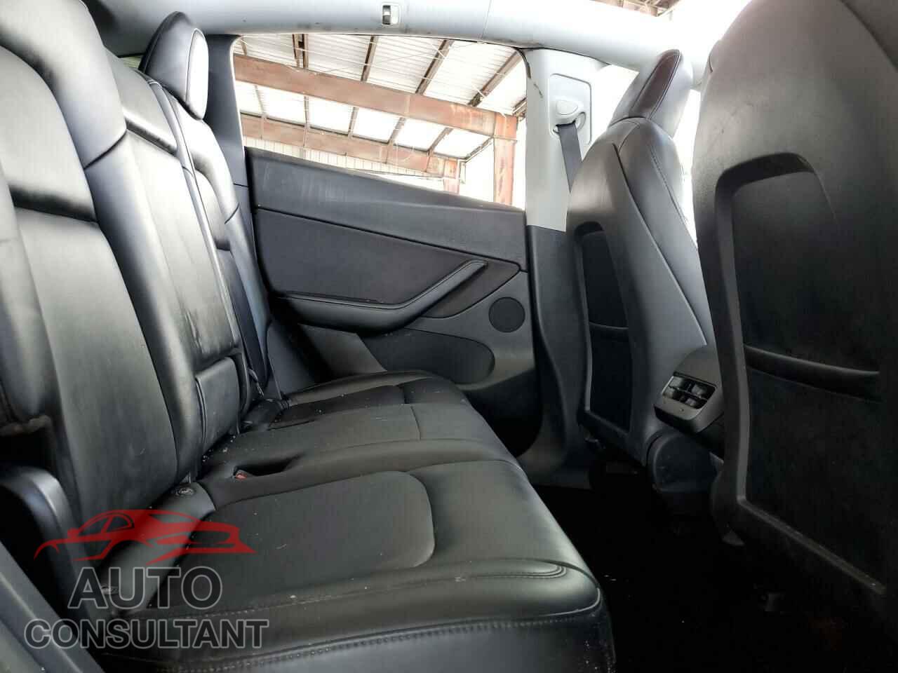 TESLA MODEL Y 2021 - 5YJYGDEEXMF060725