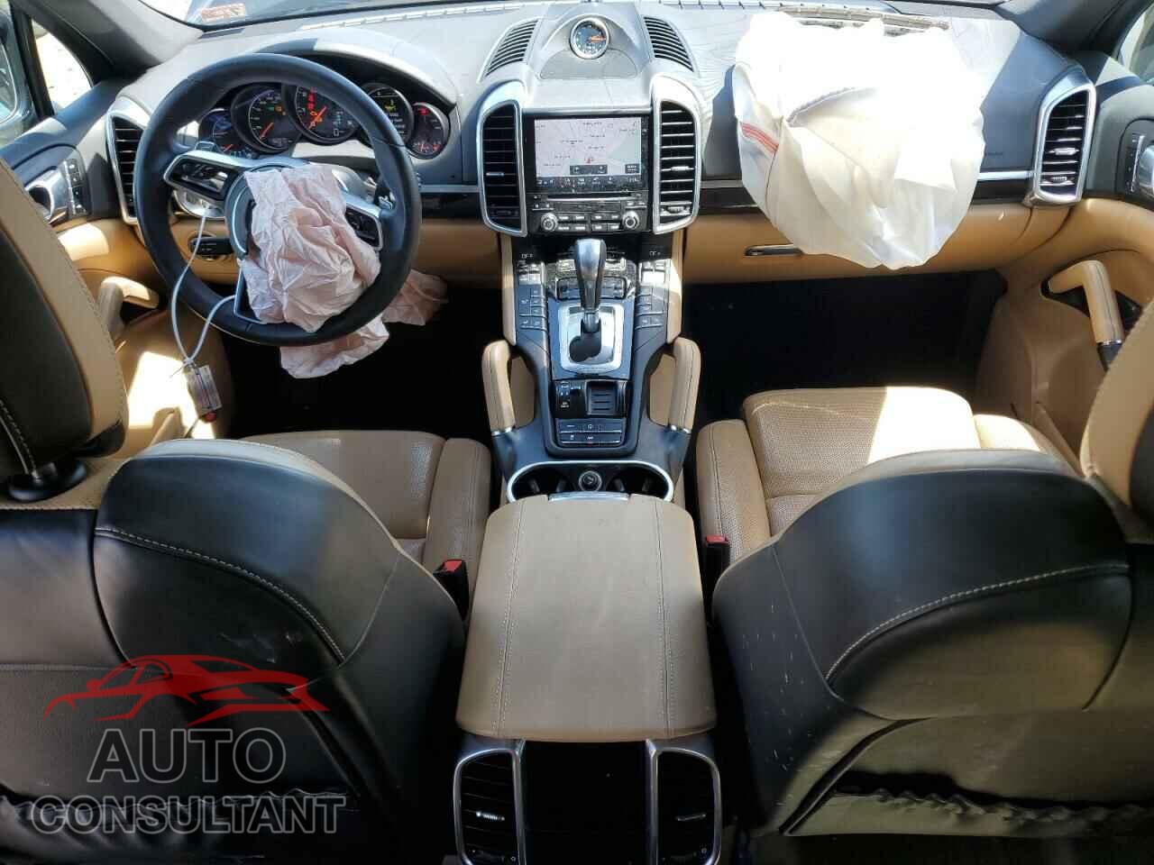 PORSCHE CAYENNE 2018 - WP1AA2A28JKA05433