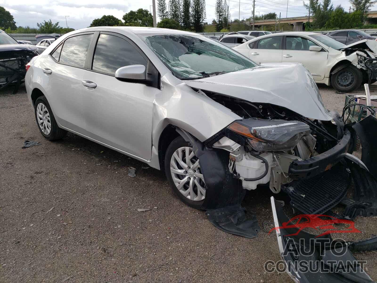 TOYOTA COROLLA 2018 - 5YFBURHE9JP828427