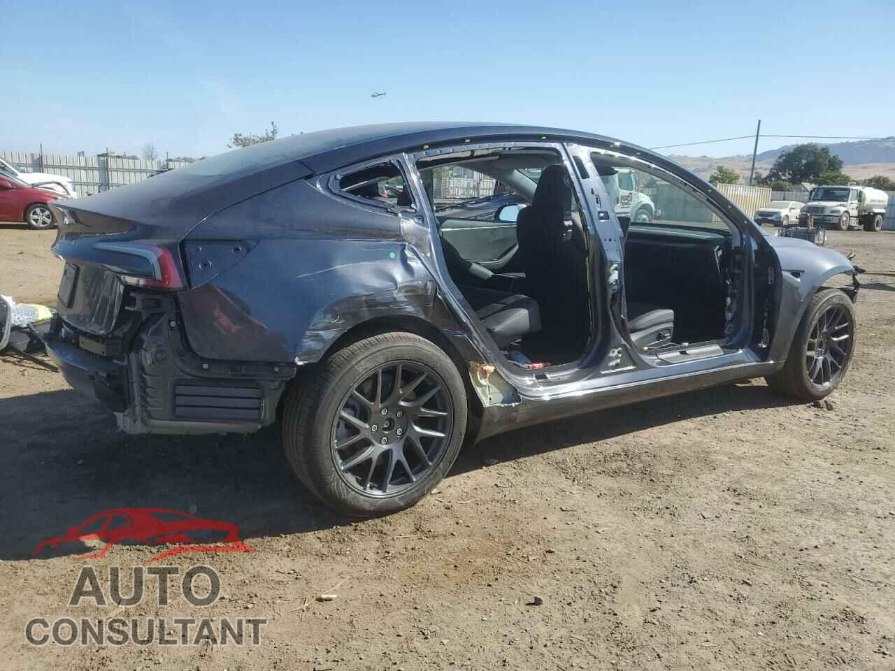 TESLA MODEL 3 2025 - 5YJ3E1EA4SF978477