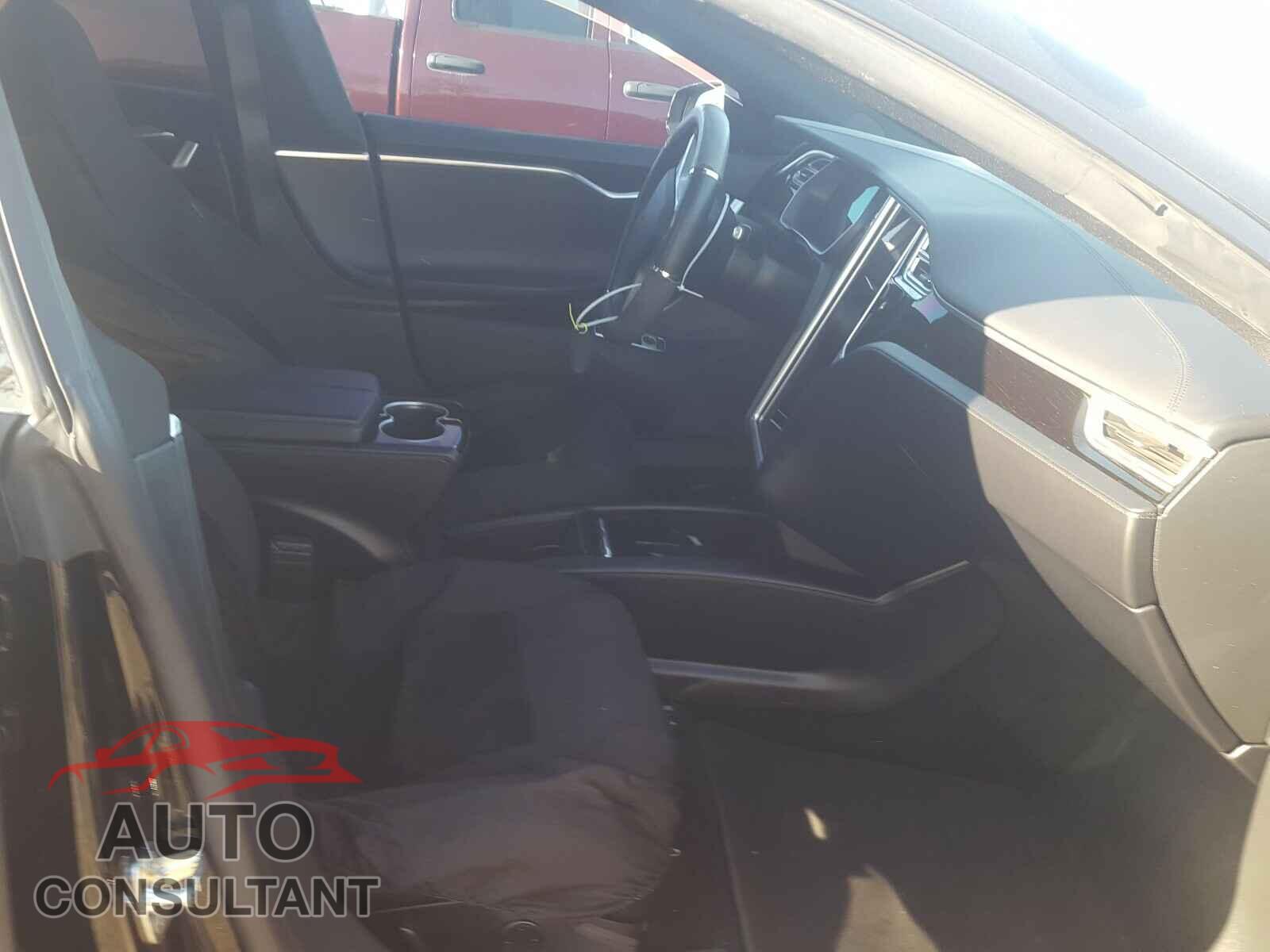 TESLA MODEL S 2017 - 5YJSA1E14HF201068