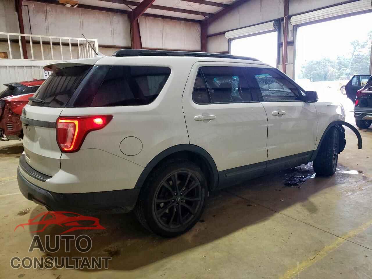 FORD EXPLORER 2018 - 1FM5K7D82JGB75010