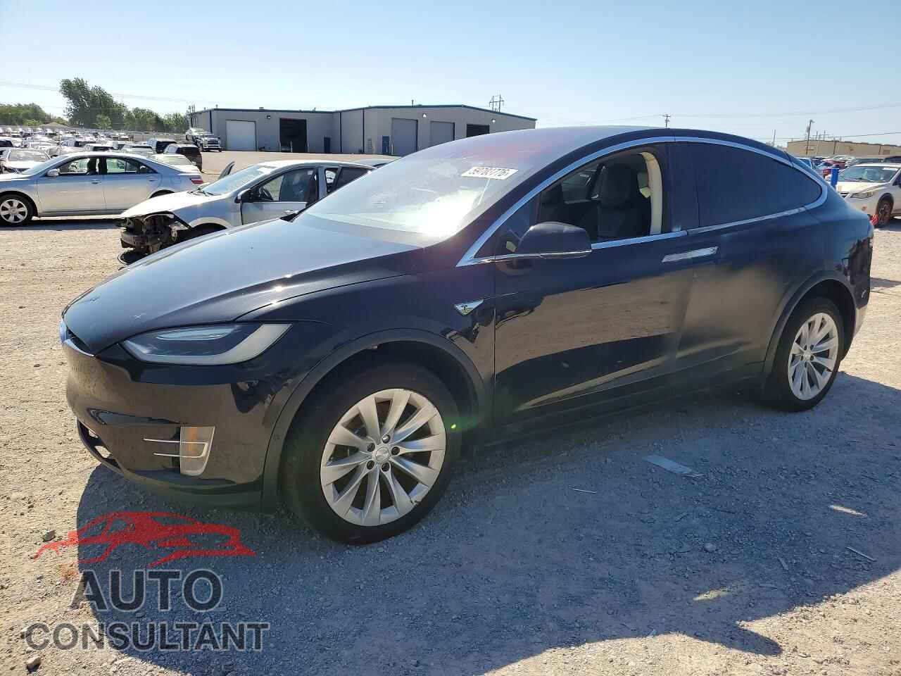 TESLA MODEL X 2016 - 5YJXCAE28GF008736