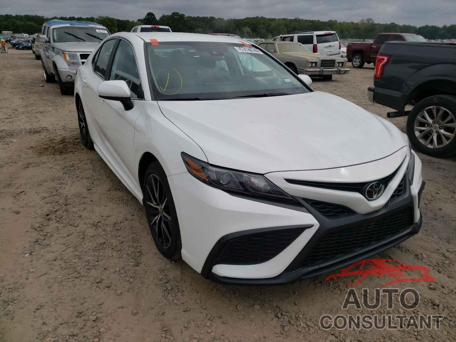 TOYOTA CAMRY 2021 - 4T1G11AK4MU442582
