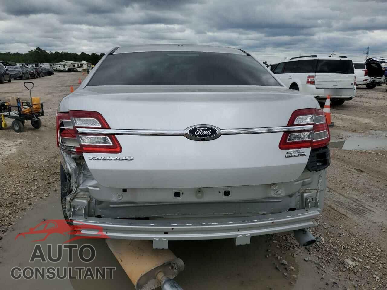 FORD TAURUS 2018 - 1FAHP2E8XJG103143