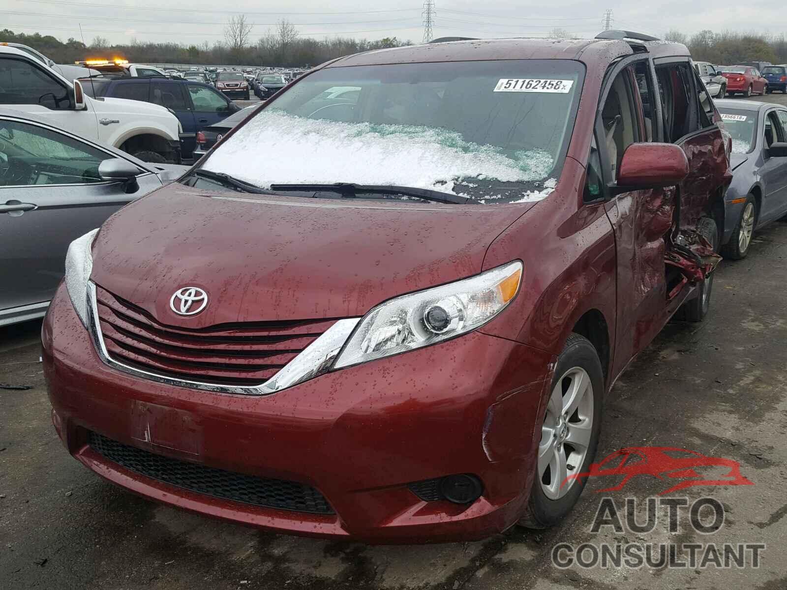 TOYOTA SIENNA LE 2015 - 5TDKK3DC0FS615551