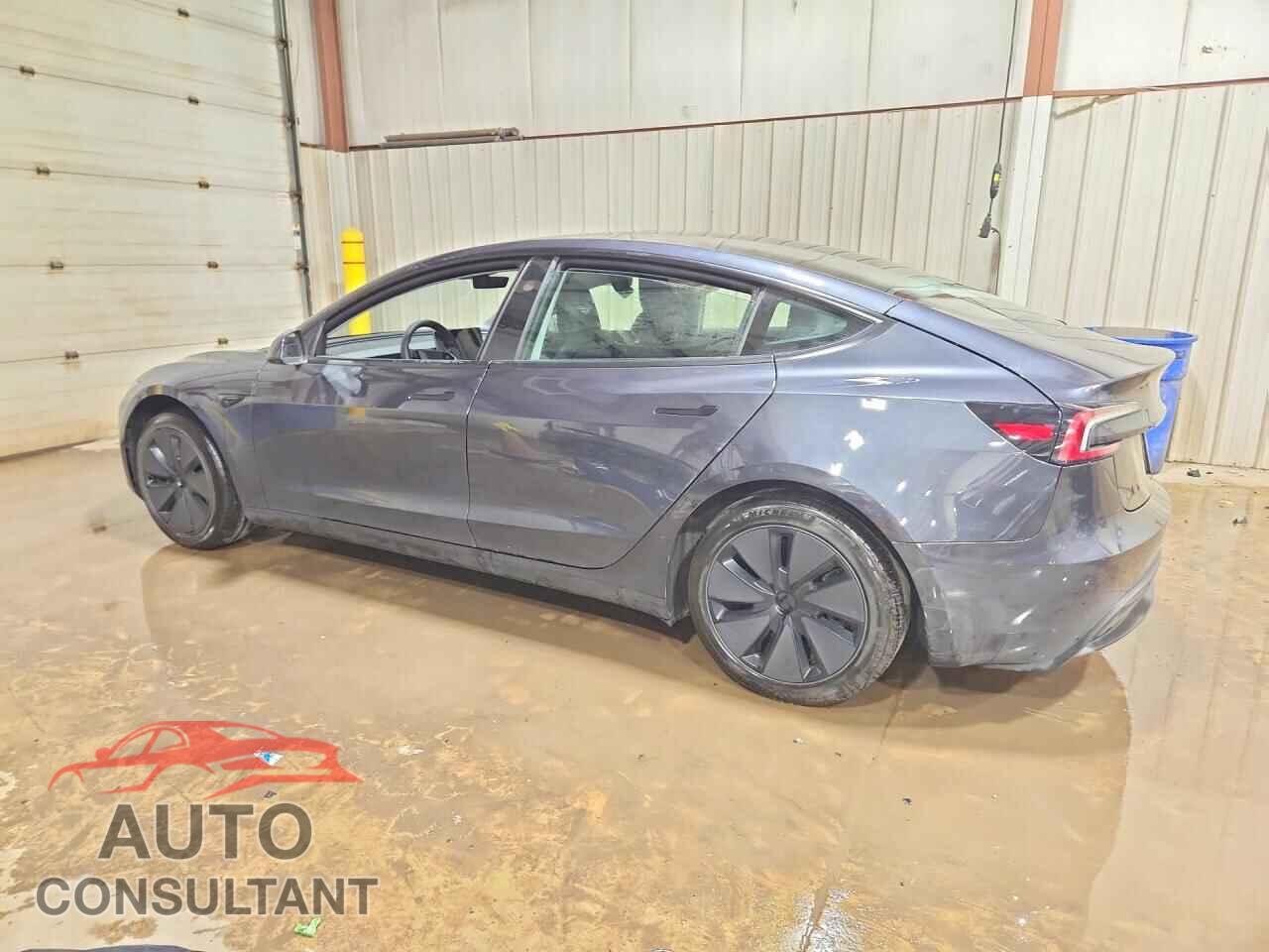 TESLA MODEL 3 2025 - 5YJ3E1EA5SF952373