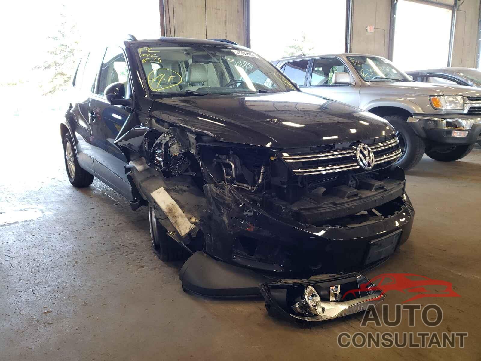VOLKSWAGEN TIGUAN 2017 - WVGBV7AX3HK011763