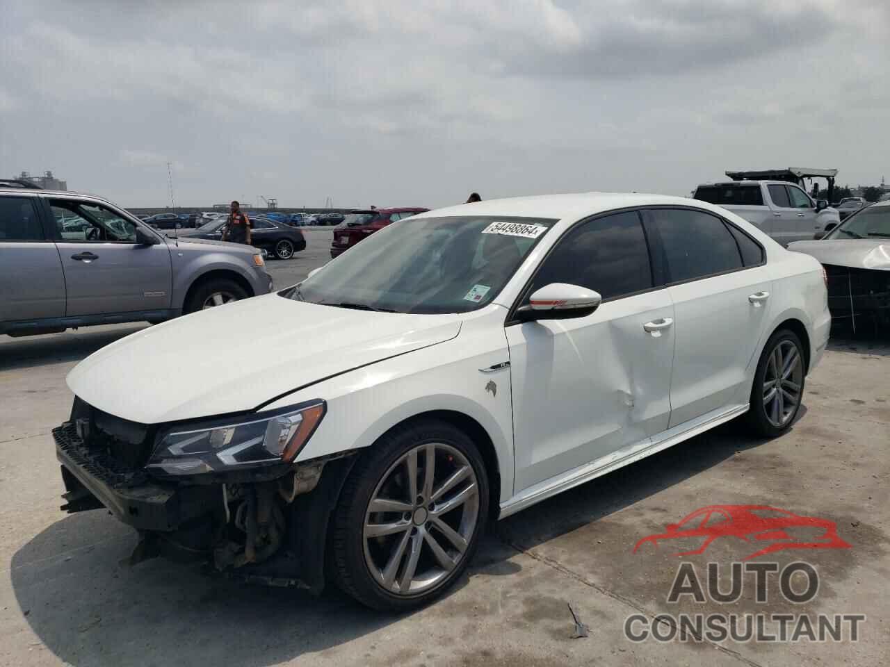 VOLKSWAGEN PASSAT 2018 - 1VWAA7A34JC021045