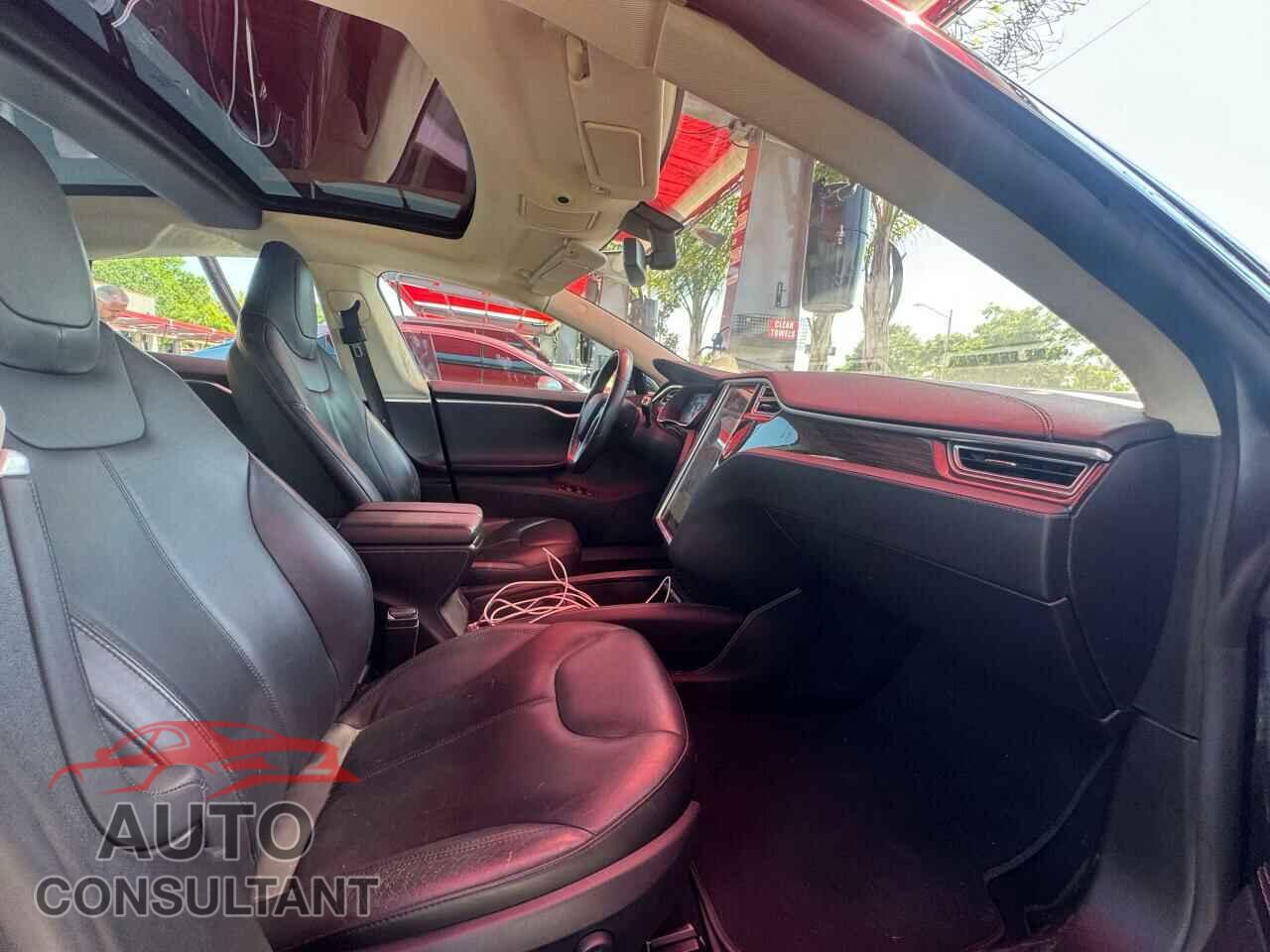 TESLA MODEL S 2014 - 5YJSA1H10EFP49351