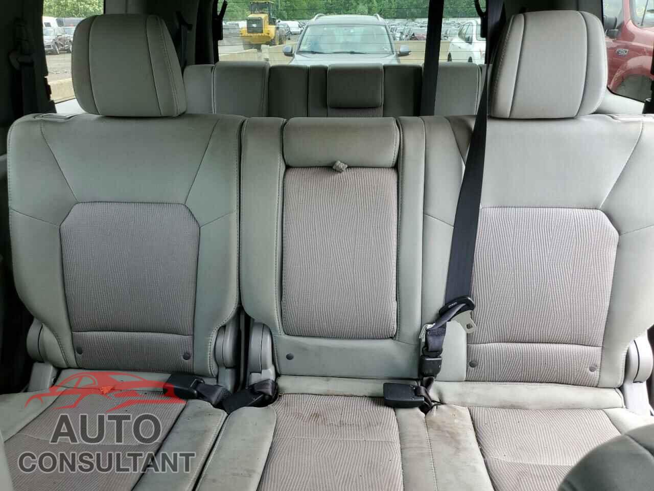 HONDA PILOT 2015 - 5FNYF4H49FB071210