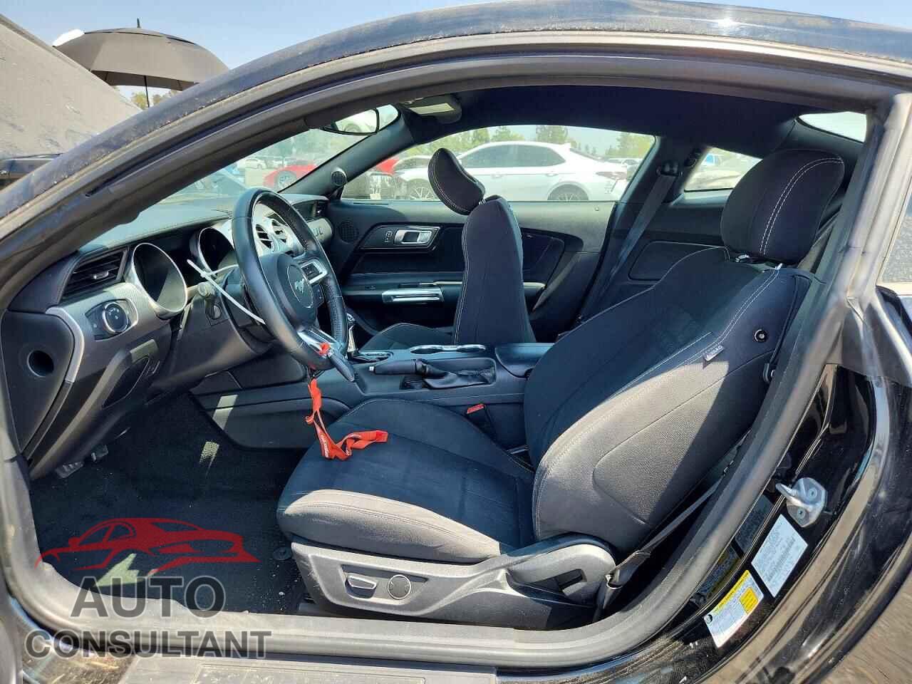 FORD MUSTANG 2018 - 1FA6P8TH1J5105016