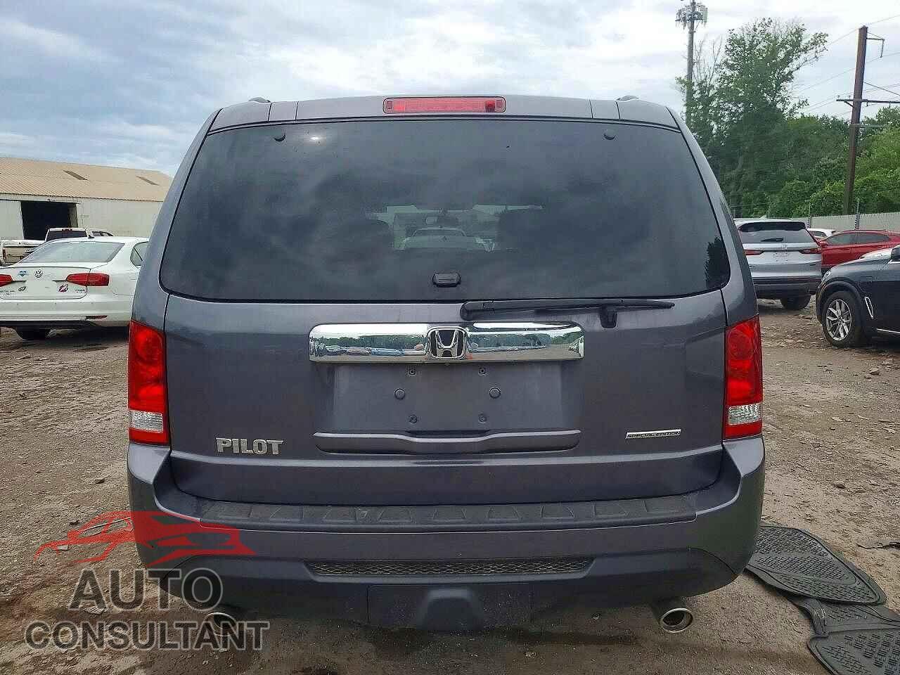 HONDA PILOT 2015 - 5FNYF3H32FB034727