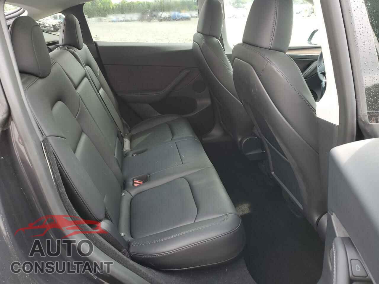 TESLA MODEL Y 2024 - 7SAYGDEE5RF992485