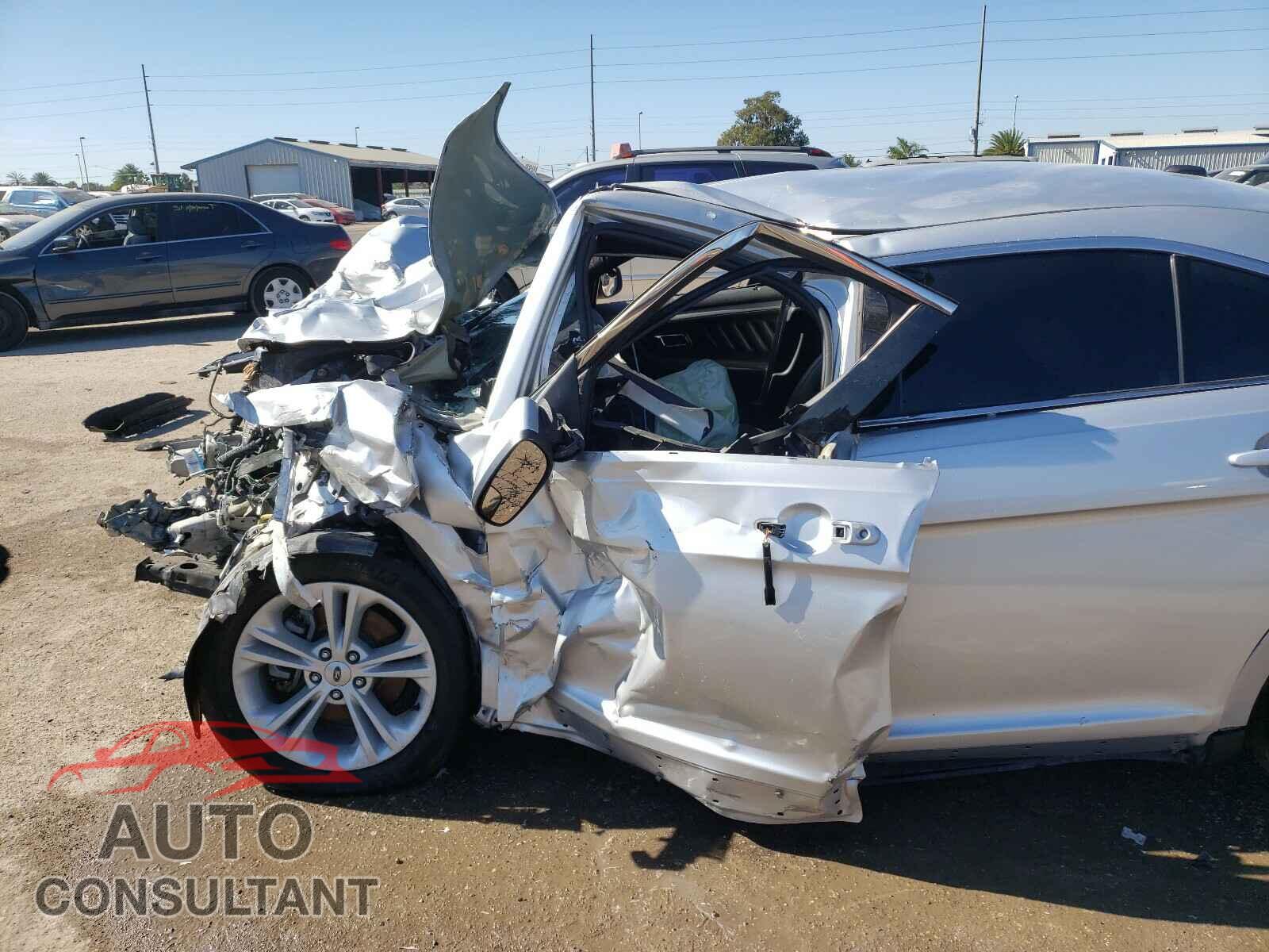 FORD TAURUS 2018 - 1FAHP2E87JG129456