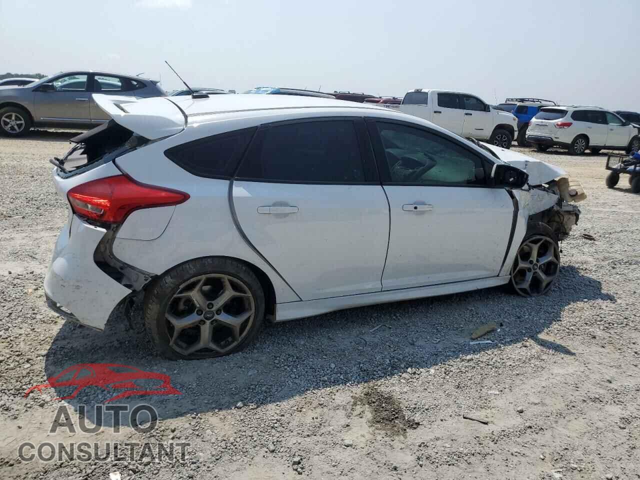 FORD FOCUS 2017 - 1FADP3L95HL320441
