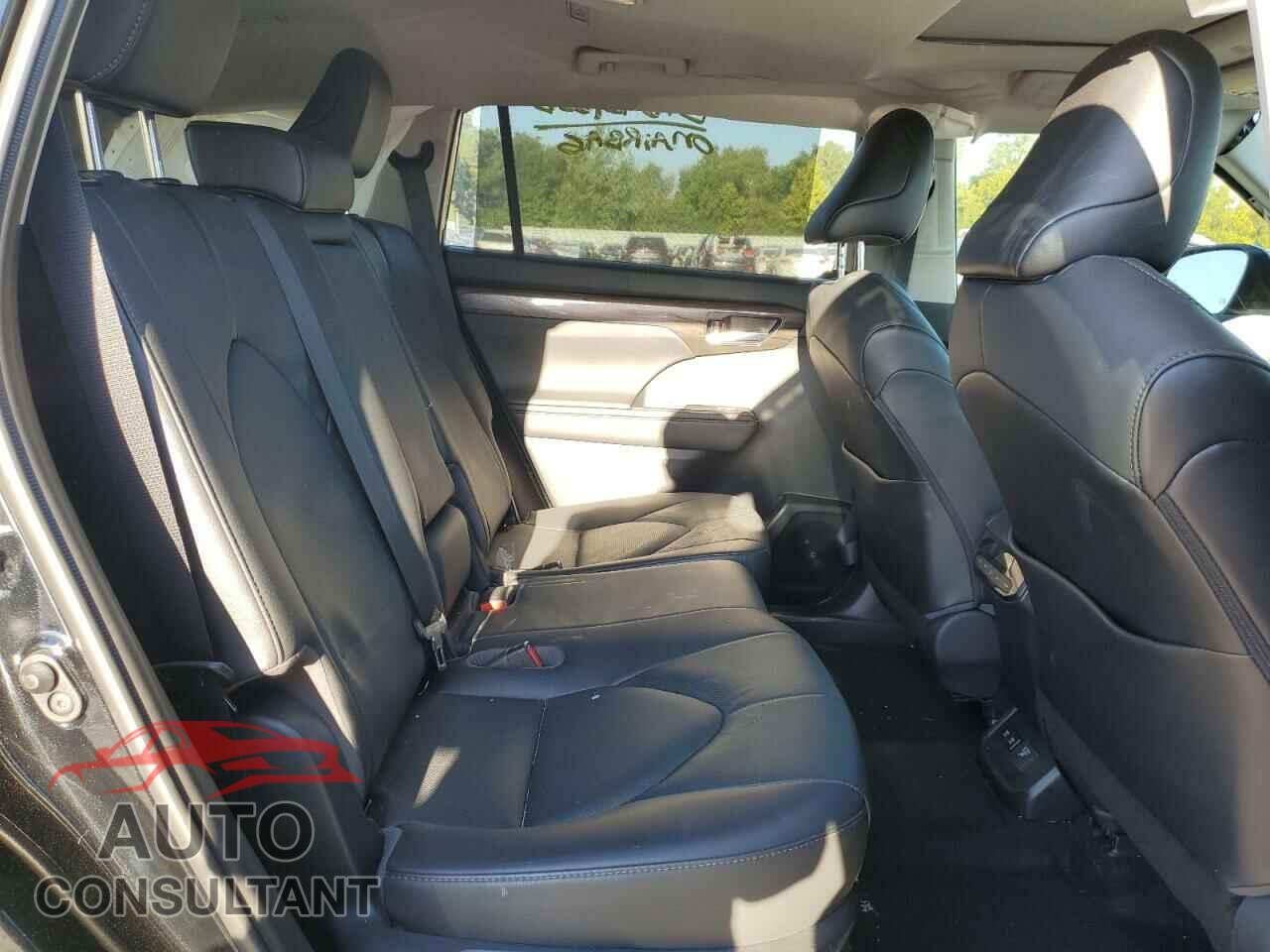 TOYOTA HIGHLANDER 2021 - 5TDYARAH2MS005261