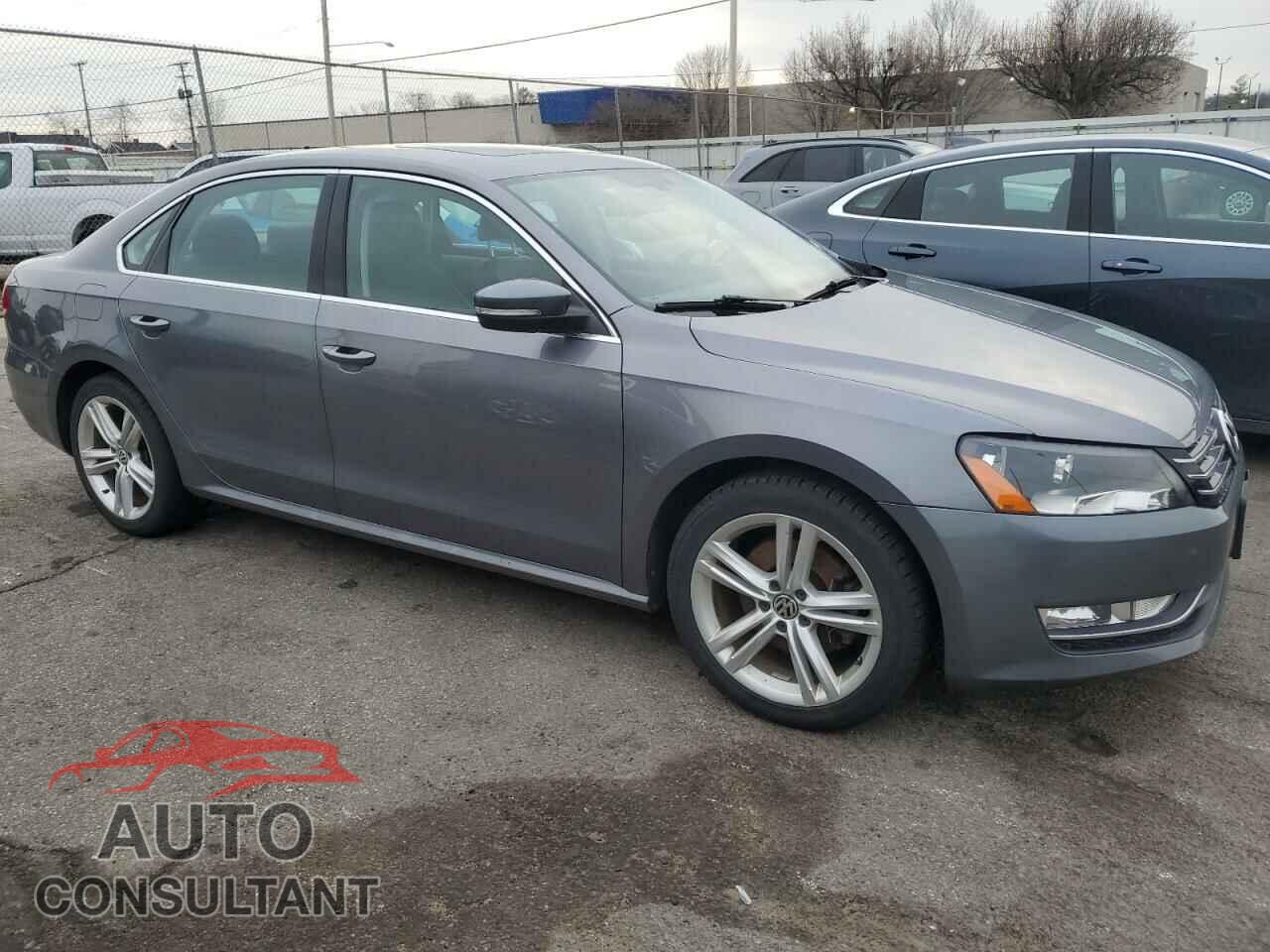 VOLKSWAGEN PASSAT 2013 - 1VWBM7A32DC060507