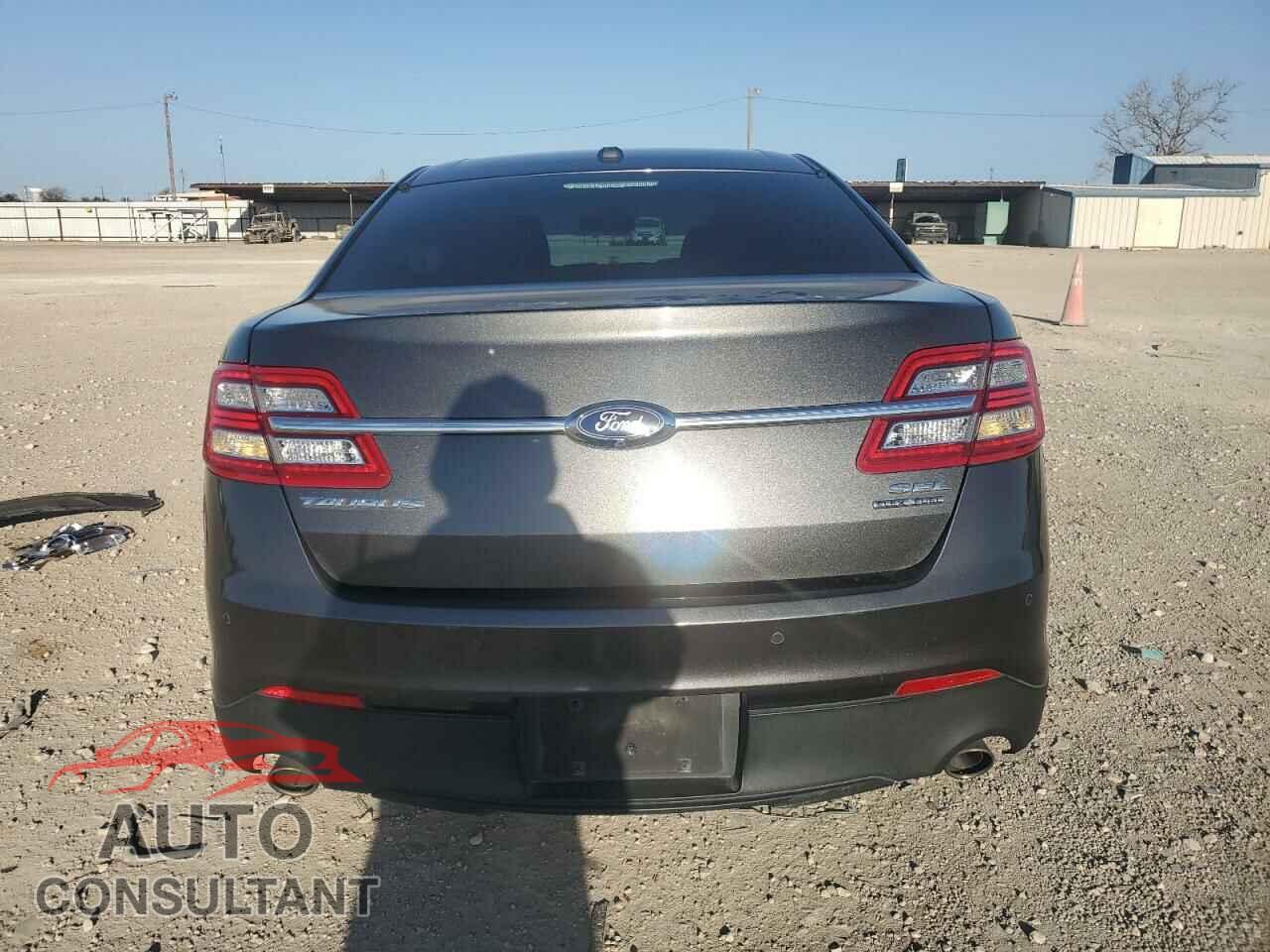 FORD TAURUS 2018 - 1FAHP2E81JG119909