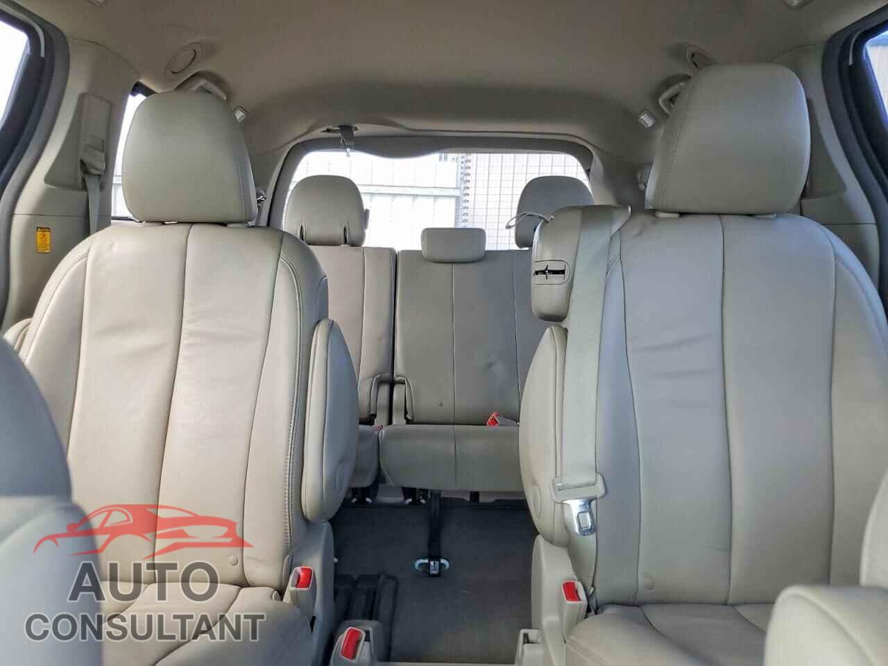 TOYOTA SIENNA 2013 - 5TDYK3DC8DS306854
