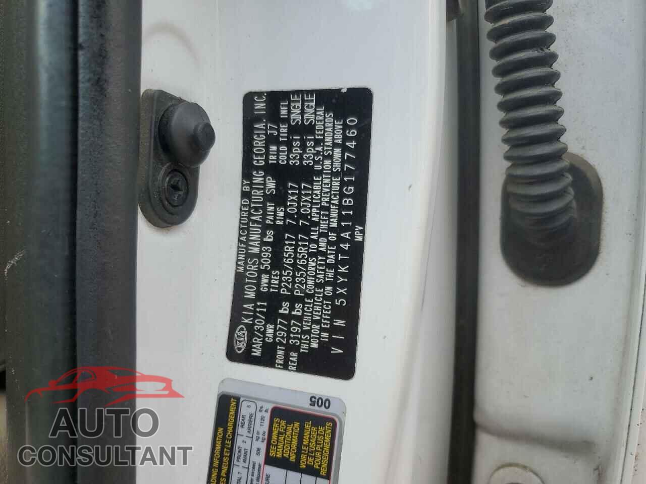 KIA SORENTO 2011 - 5XYKT4A11BG177460