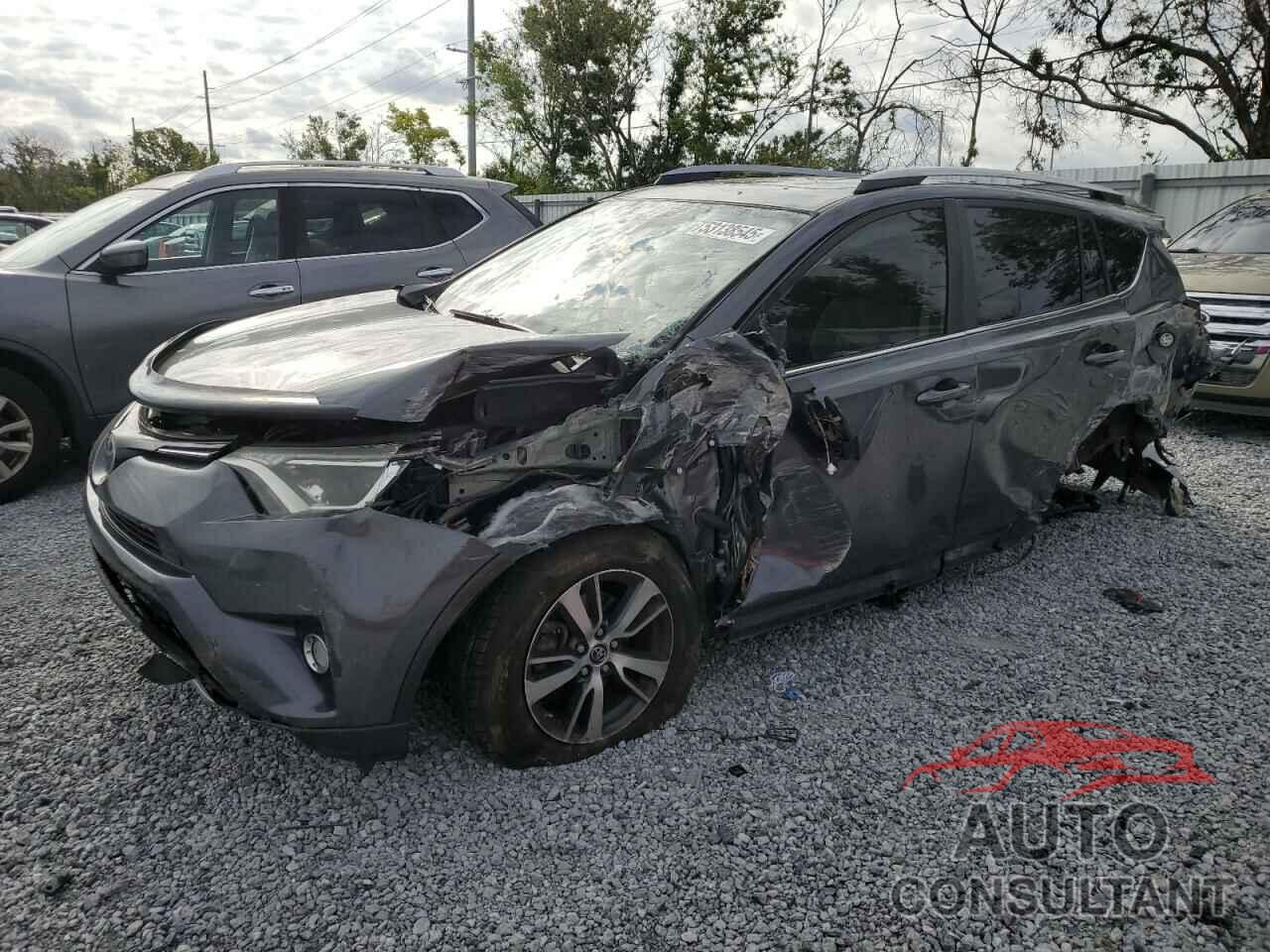 TOYOTA RAV4 2017 - JTMWFREV7HD105088