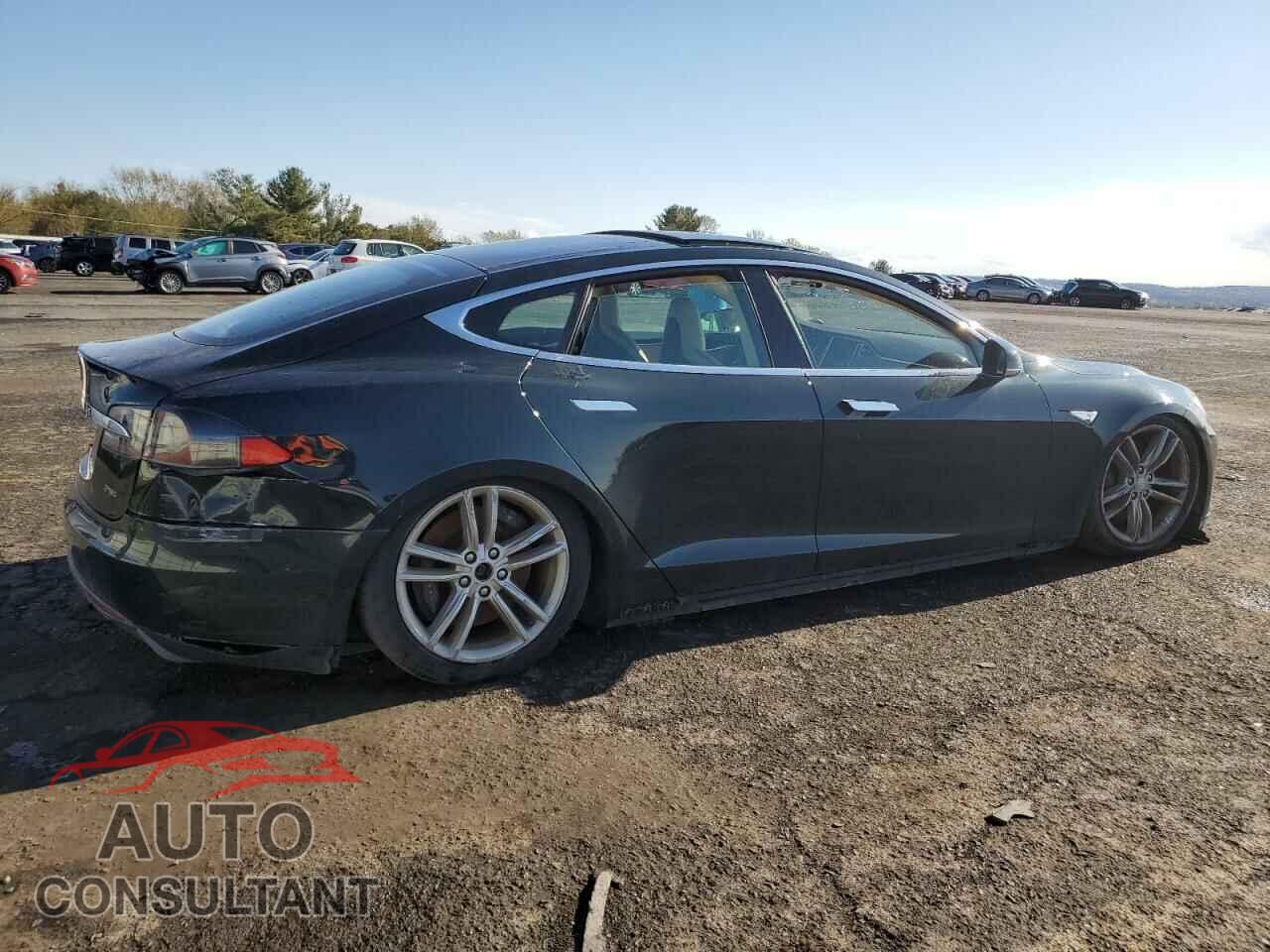 TESLA MODEL S 2013 - 5YJSA1CP1DFP10584