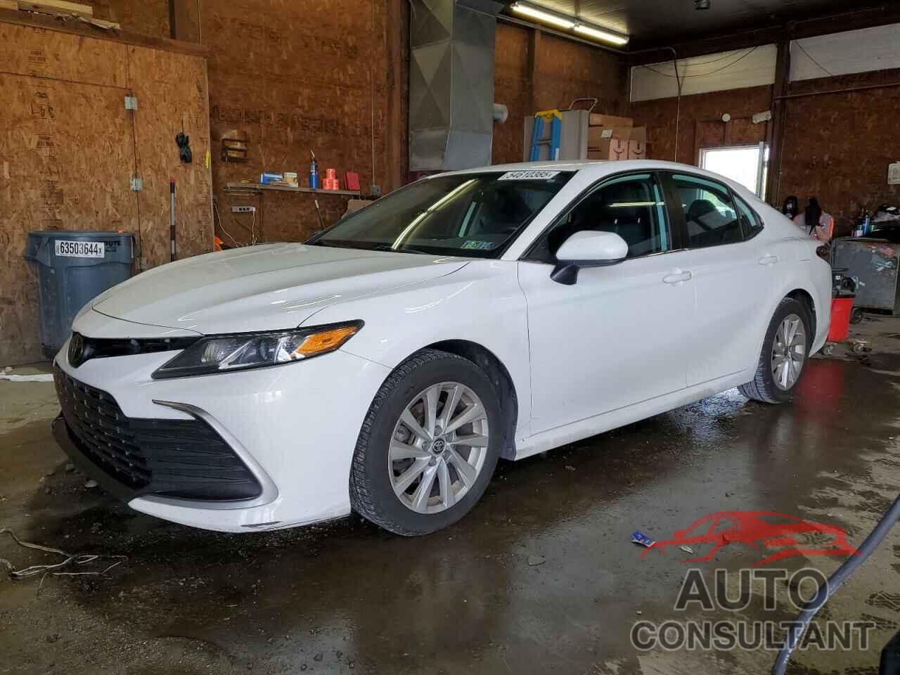 TOYOTA CAMRY 2022 - 4T1C11AK0NU658168
