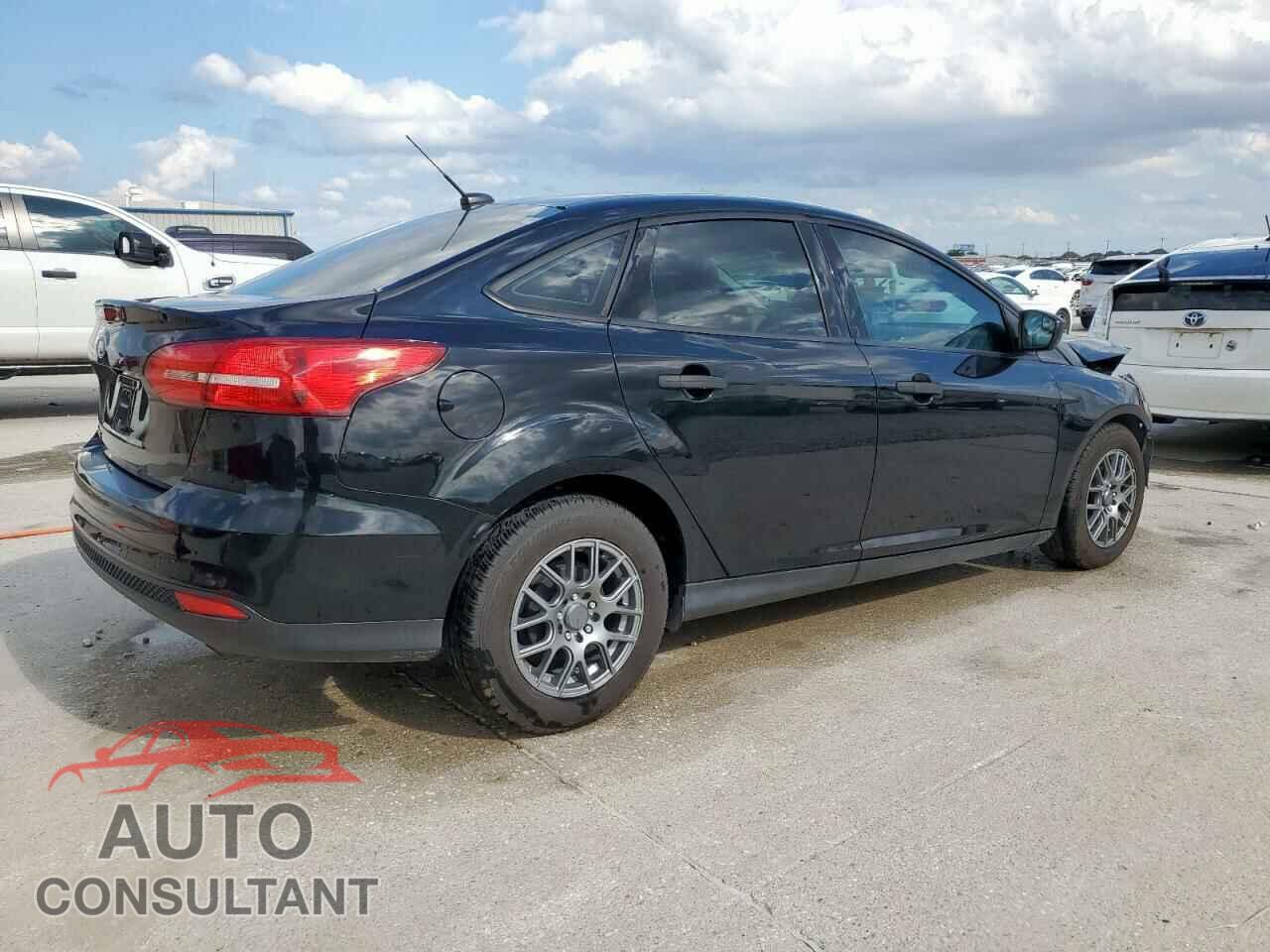 FORD FOCUS 2018 - 1FADP3E29JL222776