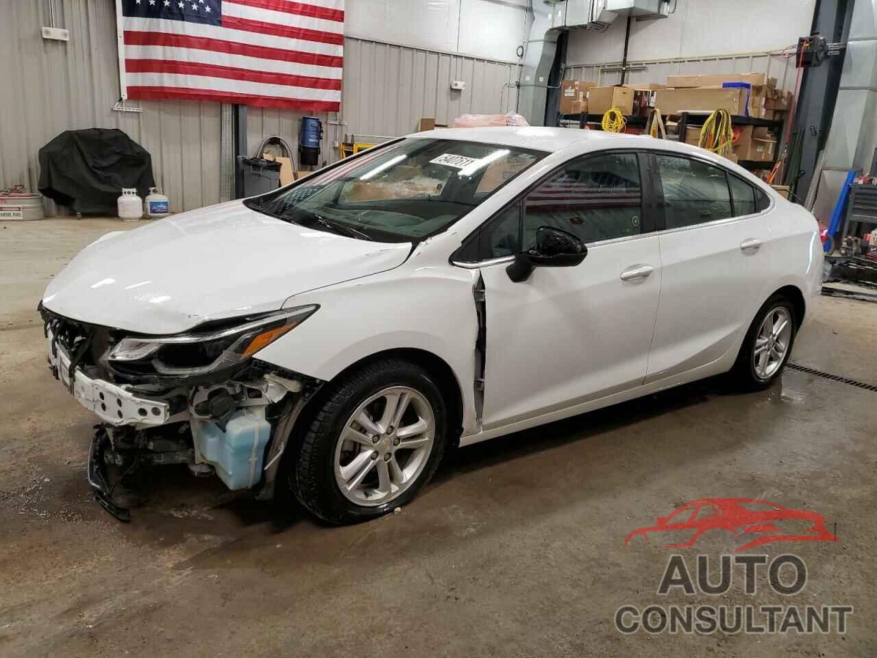 CHEVROLET CRUZE 2018 - 1G1BE5SM8J7100632