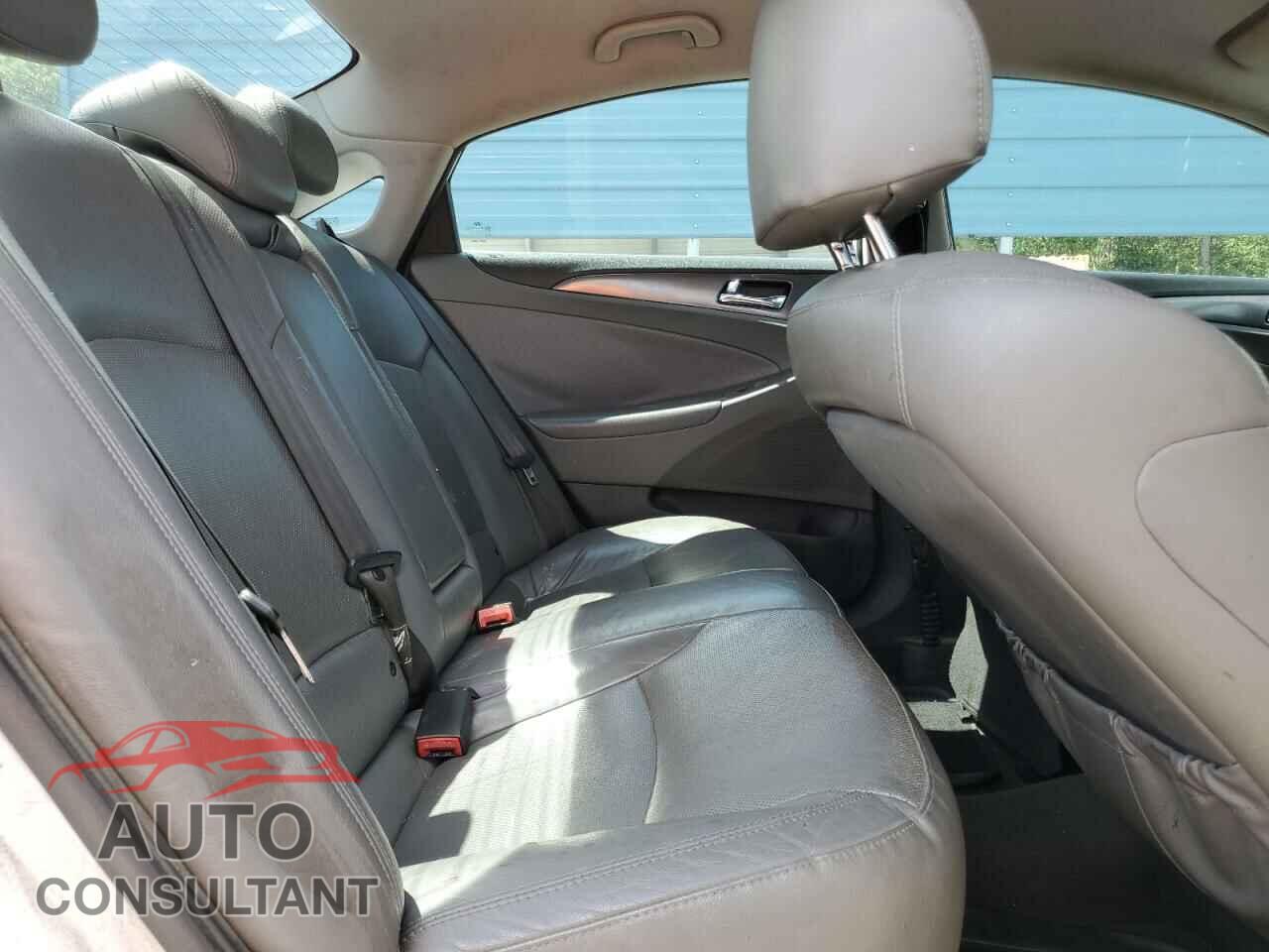 HYUNDAI SONATA 2012 - KMHEC4A43CA059186
