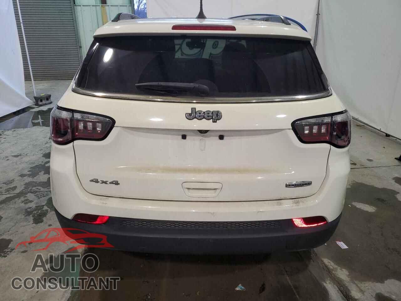 JEEP COMPASS 2018 - 3C4NJDBB4JT418445