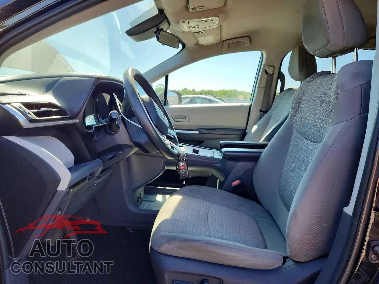 TOYOTA SIENNA 2021 - 5TDKRKEC8MS044313
