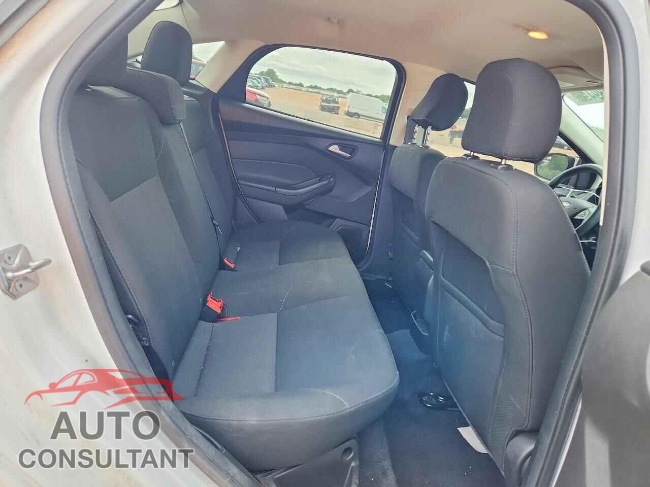 FORD FOCUS 2017 - 1FADP3F25HL290730