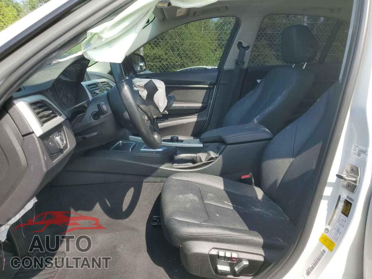 BMW 3 SERIES 2016 - WBA8E1G58GNU12267