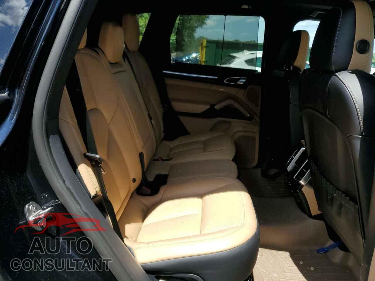 PORSCHE CAYENNE 2018 - WP1AA2A28JKA05433