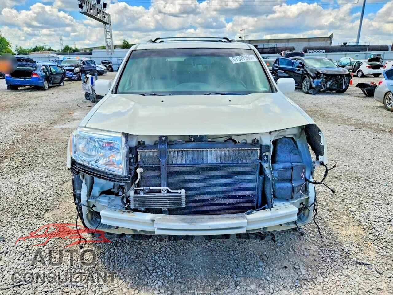 HONDA PILOT 2015 - 5FNYF4H94FB008446