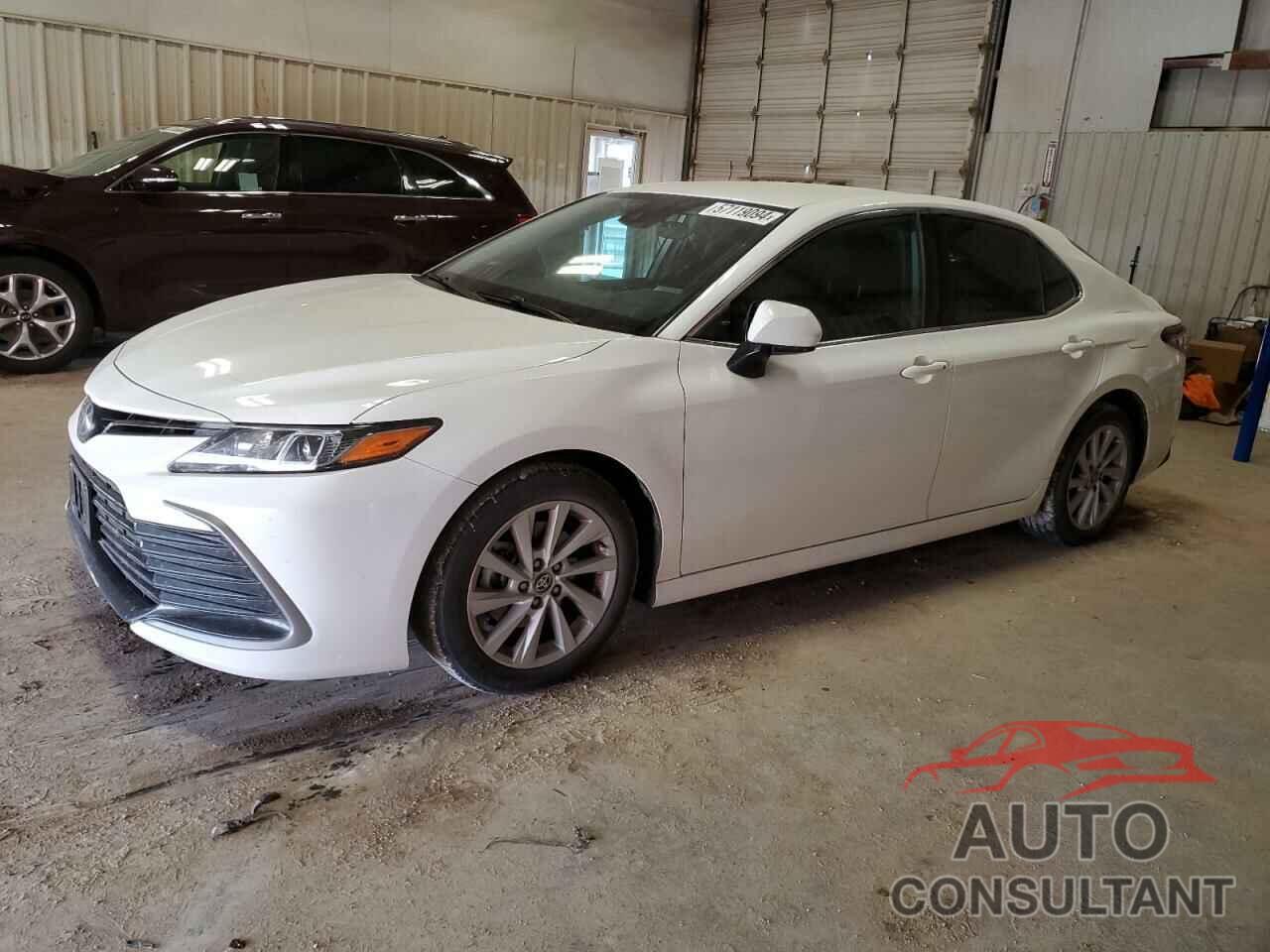 TOYOTA CAMRY 2022 - 4T1C11AK6NU641732