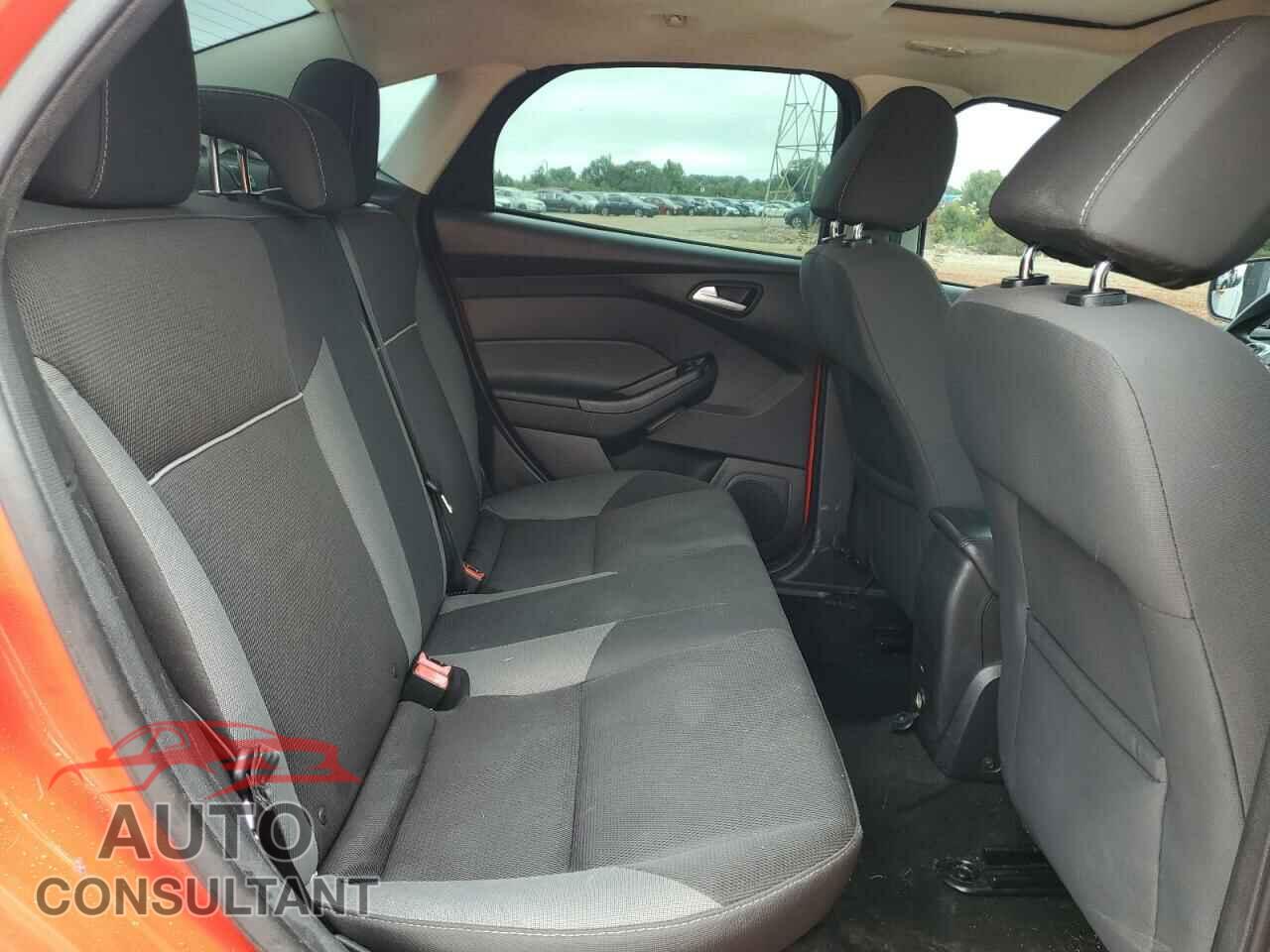FORD FOCUS 2014 - 1FADP3F2XEL186617