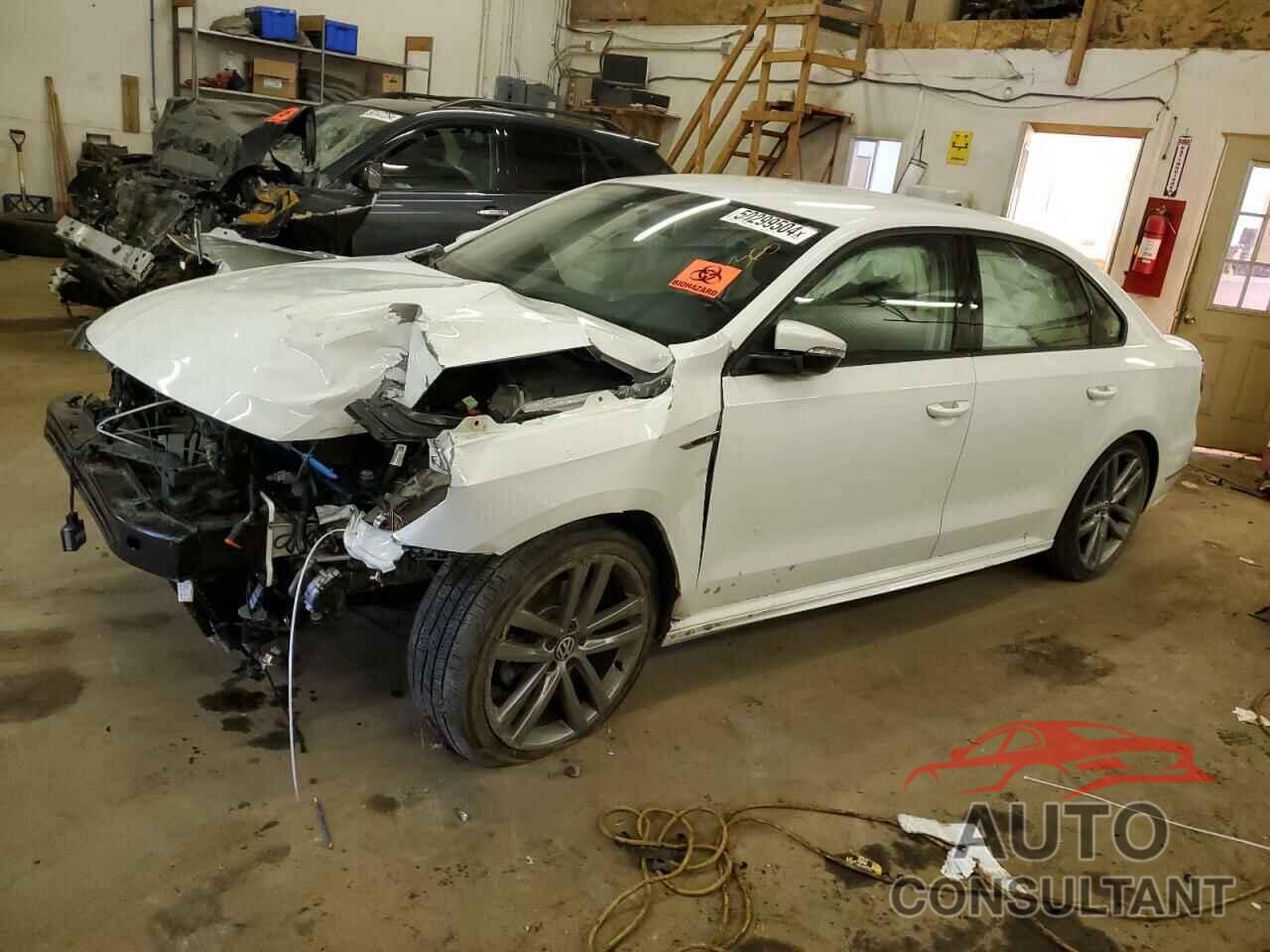 VOLKSWAGEN PASSAT 2018 - 1VWAA7A34JC014676