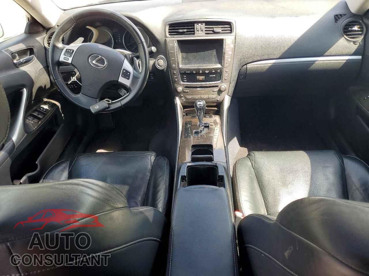 LEXUS IS 2011 - JTHCF5C25B5049222