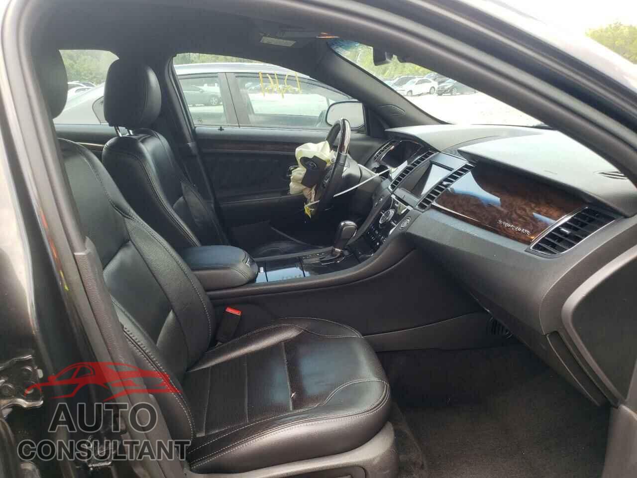 FORD TAURUS 2018 - 1FAHP2F82JG109775