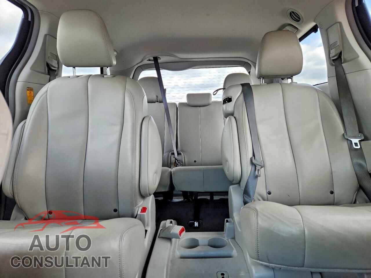 TOYOTA SIENNA 2013 - 5TDYK3DC8DS396605