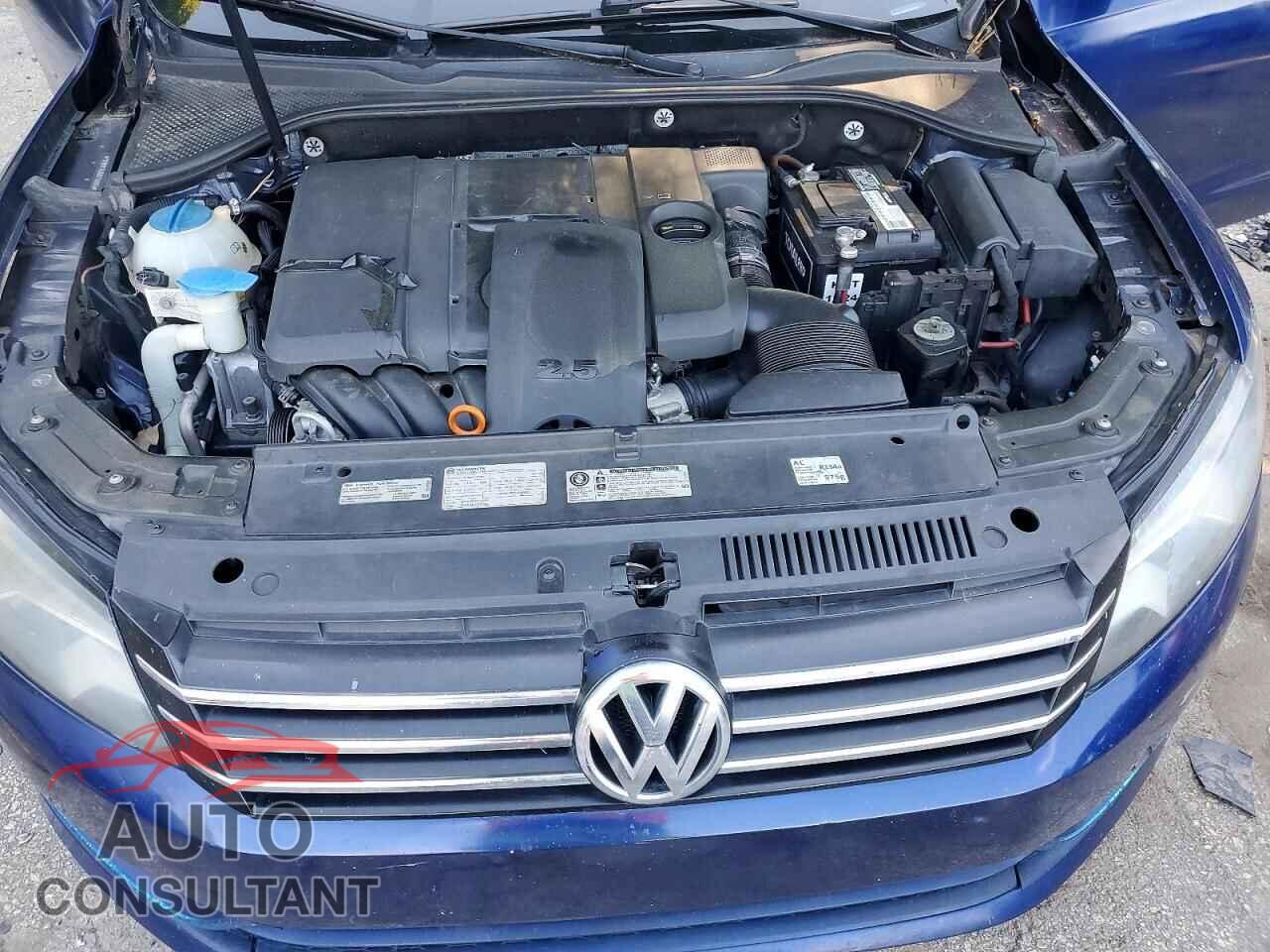 VOLKSWAGEN PASSAT 2013 - 1VWBP7A35DC106984