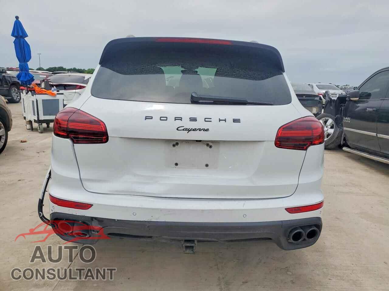 PORSCHE CAYENNE 2018 - WP1AA2A29JKA02606